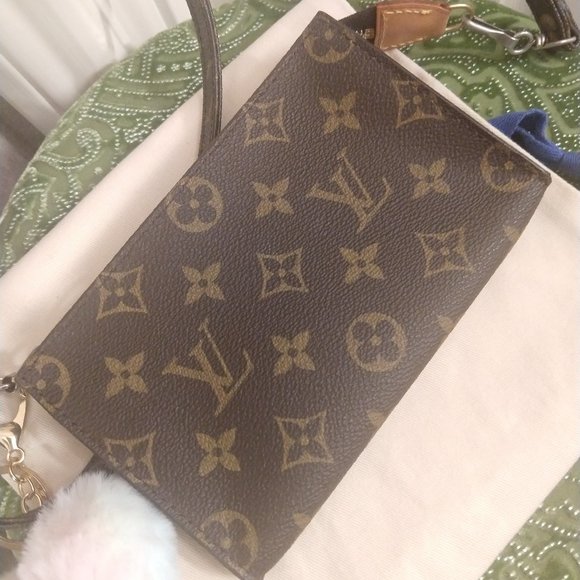 Louis Vuitton Monogram Bucket Pouch PM with Strap - Picture 2 of 14
